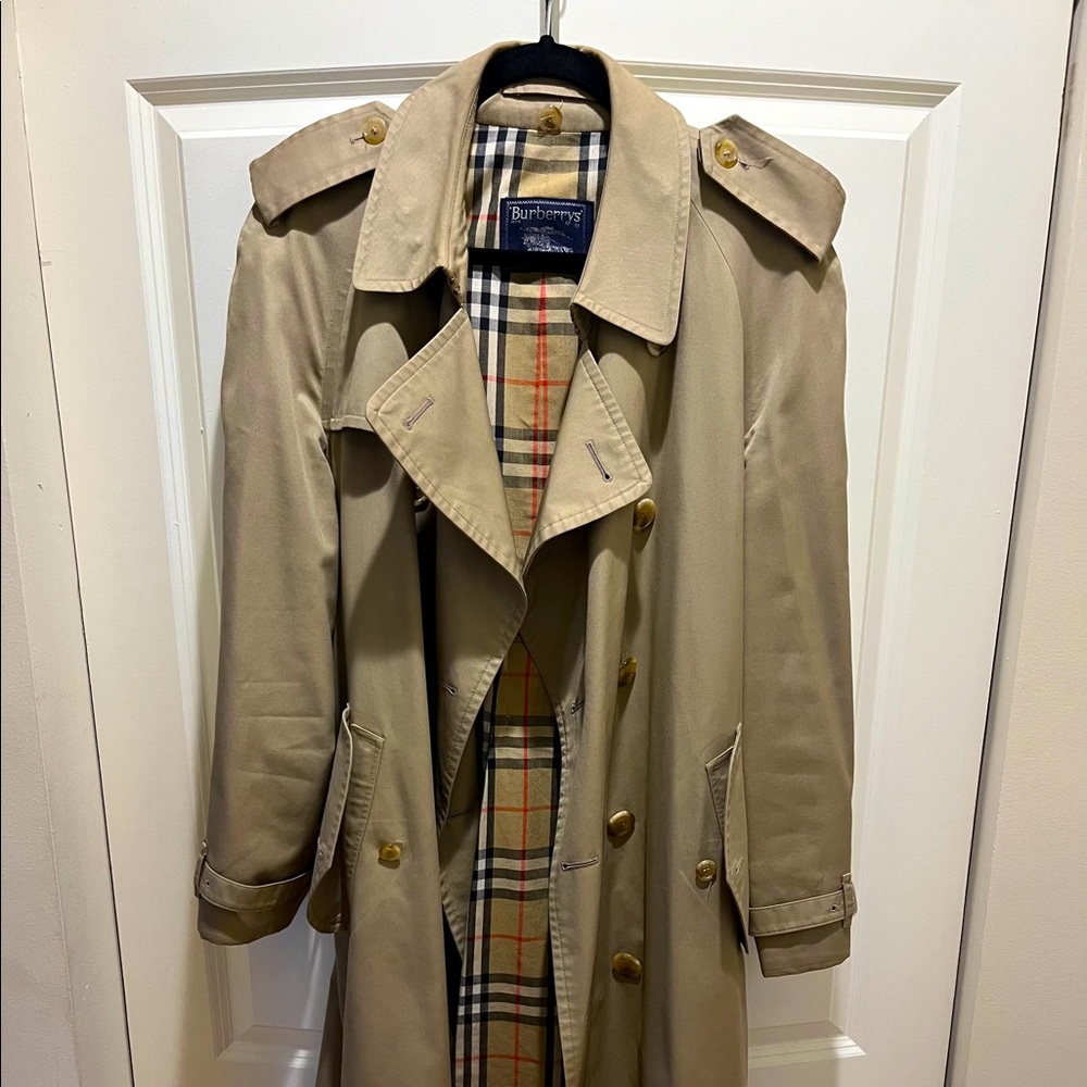 Authentic Burberry Trenchcoat